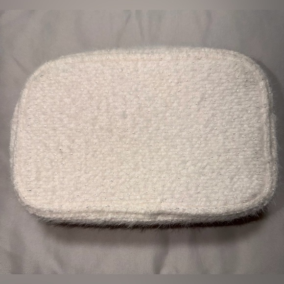 Chanel Beauté cosmetics bag - Picture 5 of 11